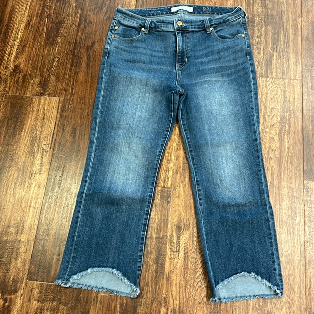 Liverpool Crop Flare Mid-Rise Shark bite Jeans. Size 12/31